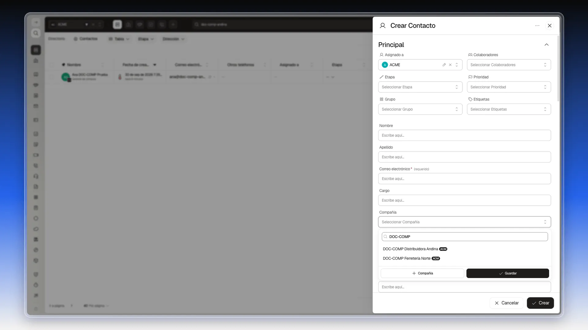 Formulario Crear Contacto con el selector Compañía abierto, buscando DOC-COMP y mostrando dos compañías