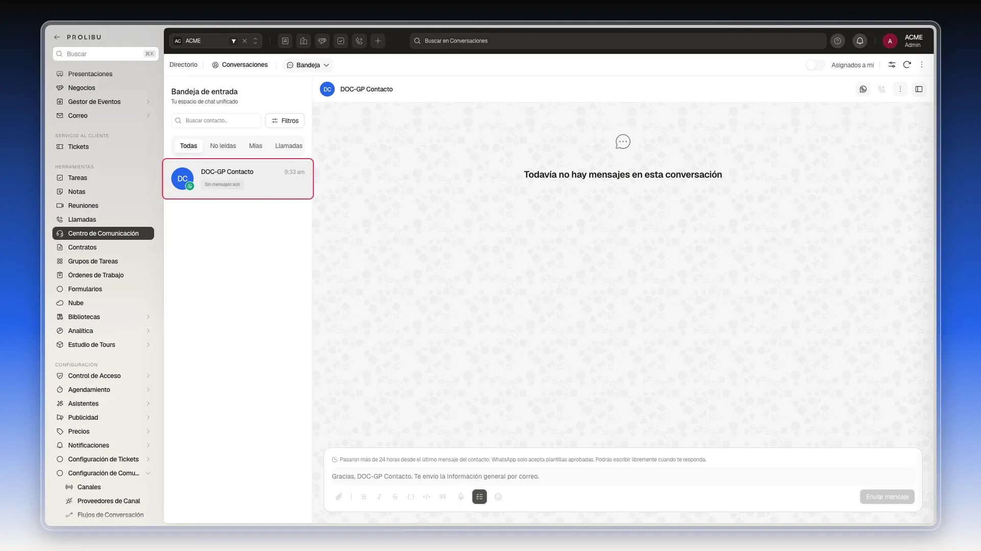 Bandeja de entrada del Centro de Comunicación con la conversación de un contacto resaltada