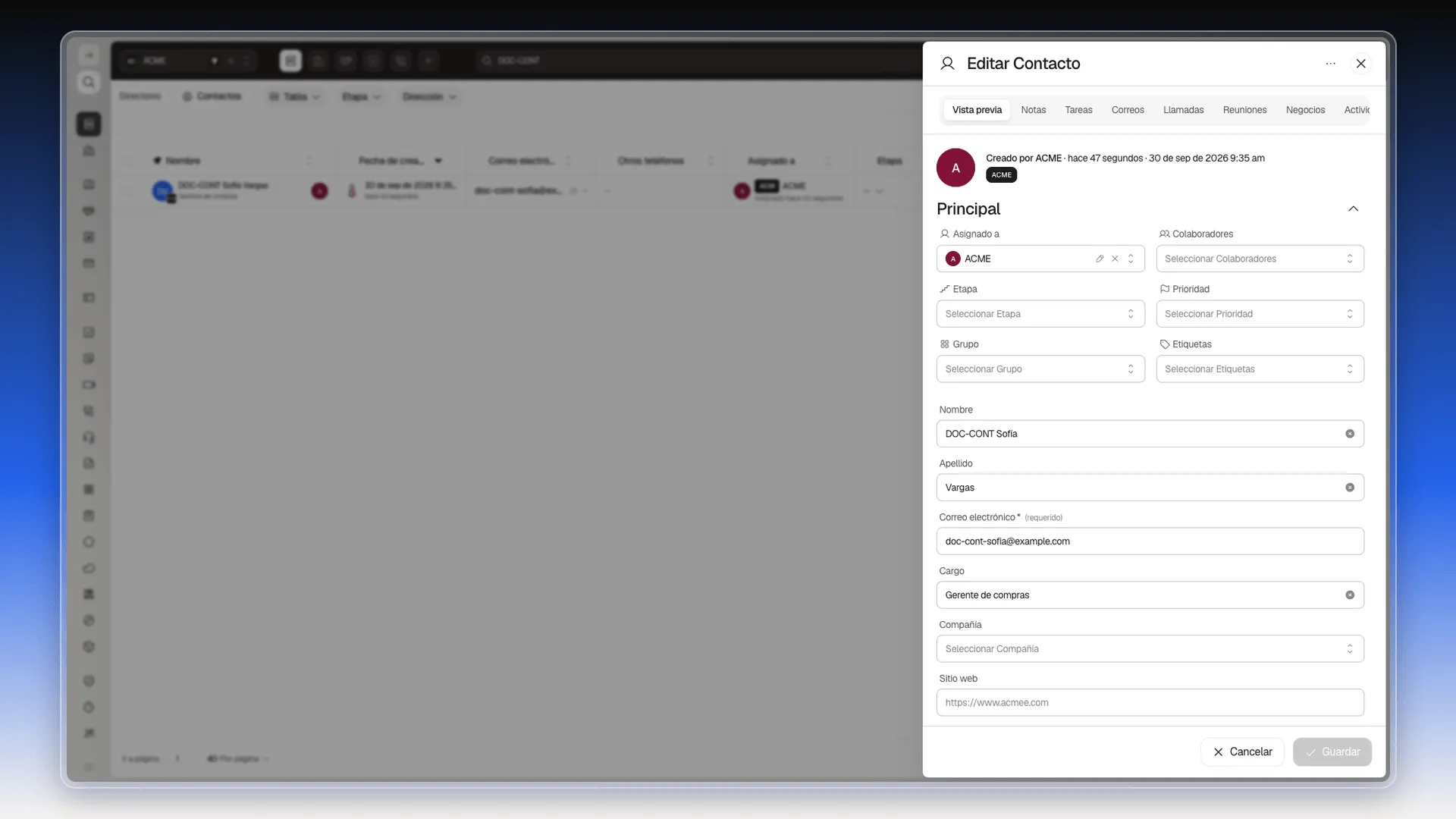 Panel Editar Contacto abierto con las pestañas Vista previa, Notas, Tareas, Correos, Llamadas, Reuniones, Negocios y Actividad, y los campos de la sección Principal