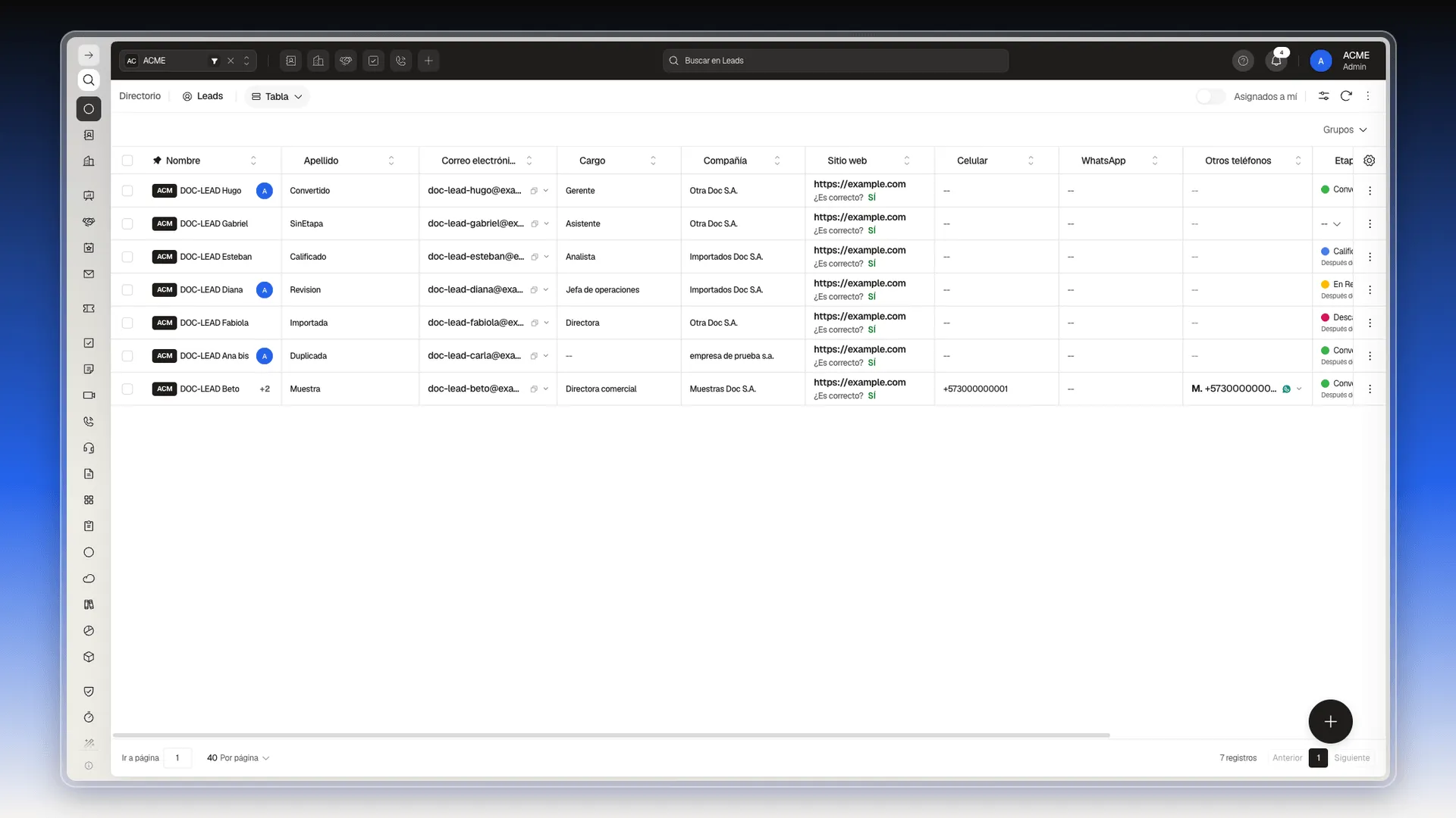 Tabla de Leads con filas de leads de prueba y las columnas Nombre, Apellido, Correo electrónico, Cargo, Compañía y Sitio web