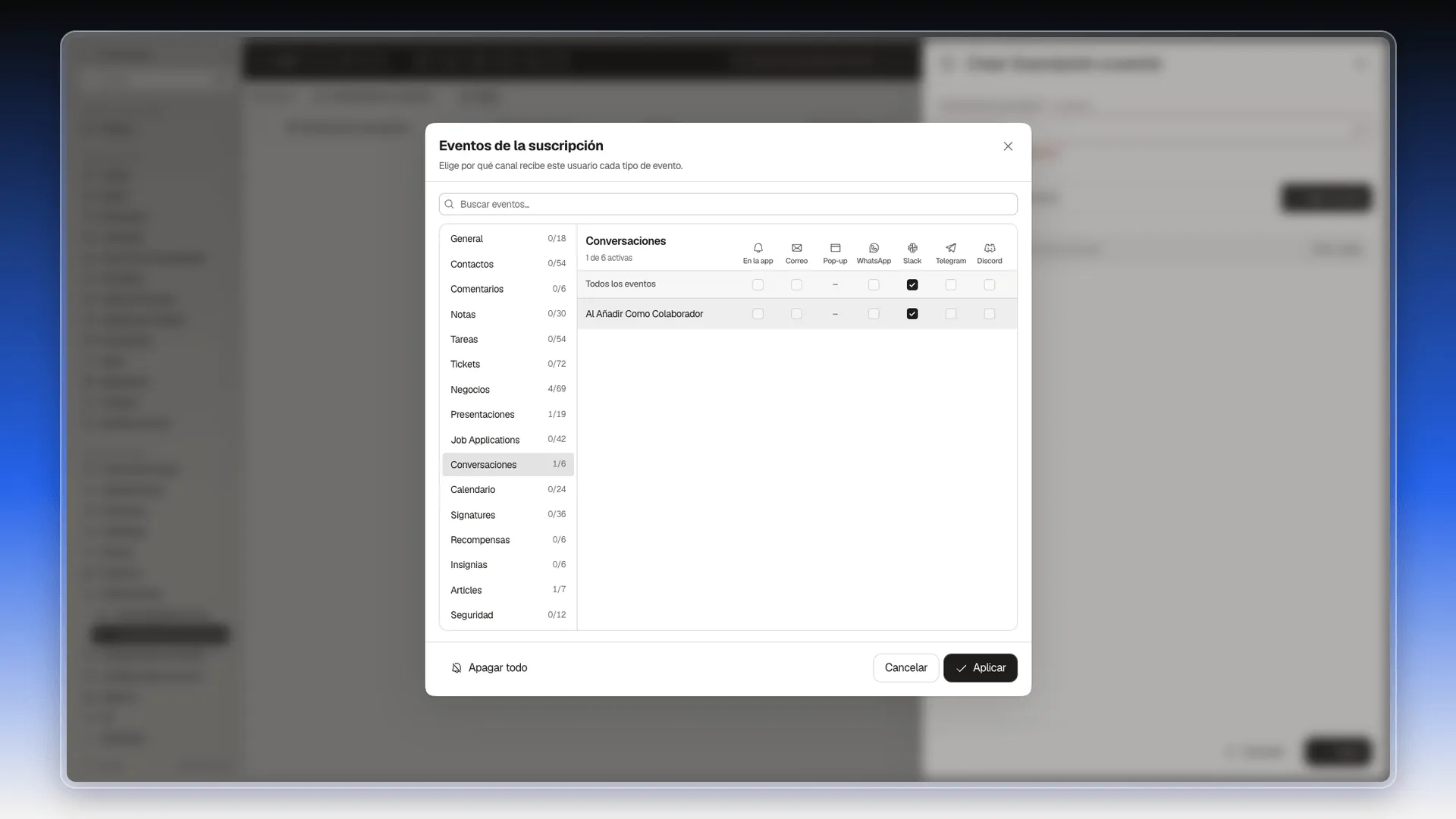 Conversaciones con WhatsApp, Slack, Telegram y Discord entre los canales y Slack seleccionado para Al Añadir Como Colaborador
