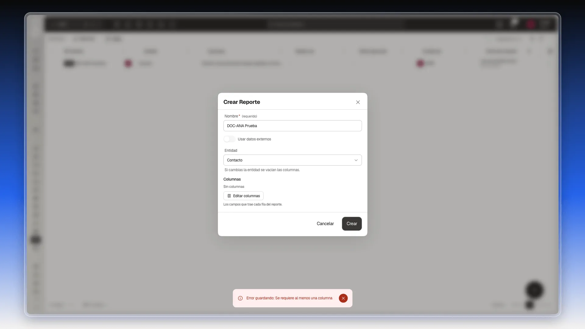 Cuadro Crear Reporte con la Entidad Contacto, la sección Columnas vacía y el aviso Error guardando: Se requiere al menos una columna