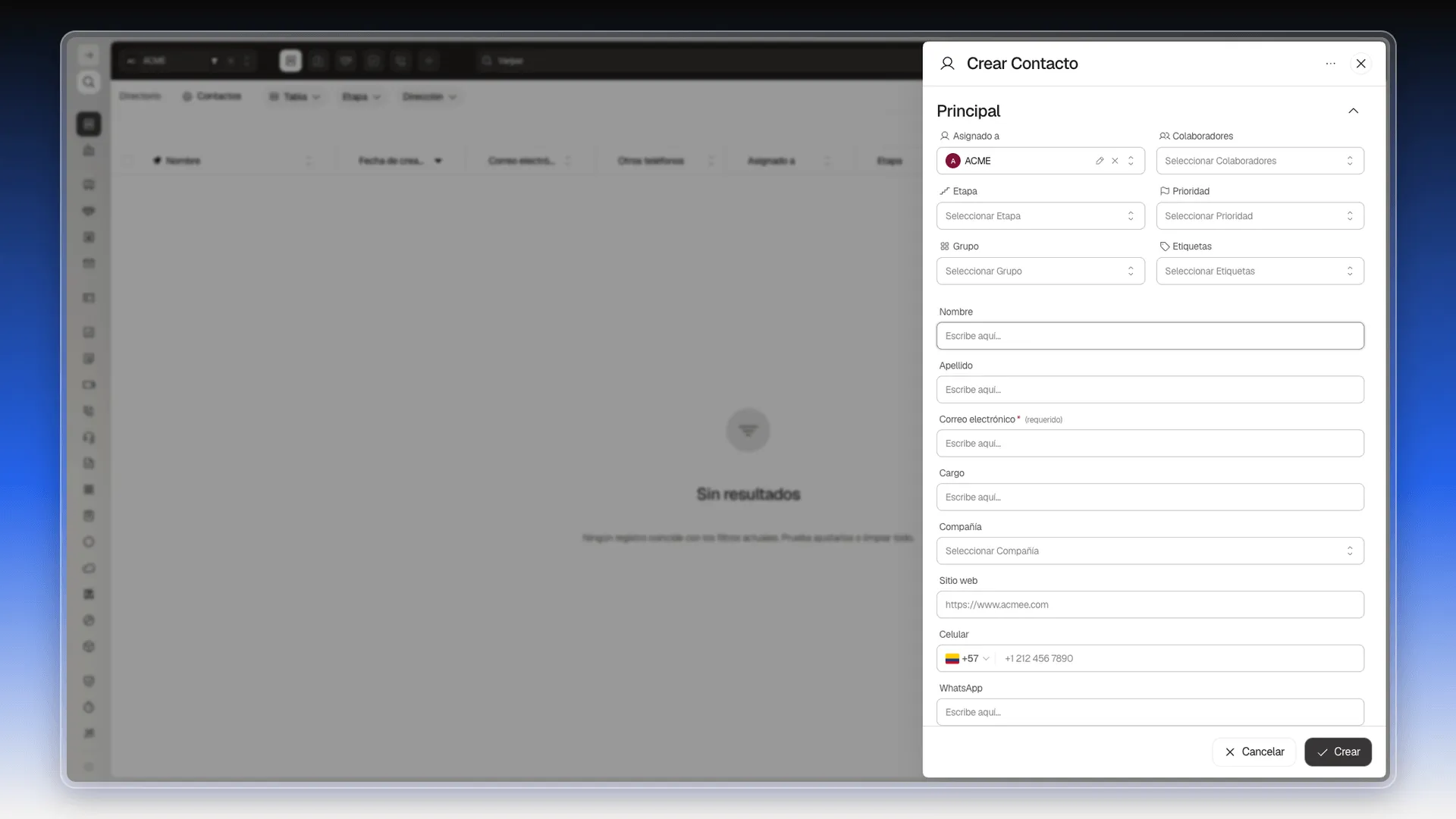 Panel Crear Contacto abierto con la sección Principal: Asignado a, Colaboradores, Etapa, Prioridad, Grupo y Etiquetas, y debajo Nombre, Apellido, Correo electrónico y Cargo