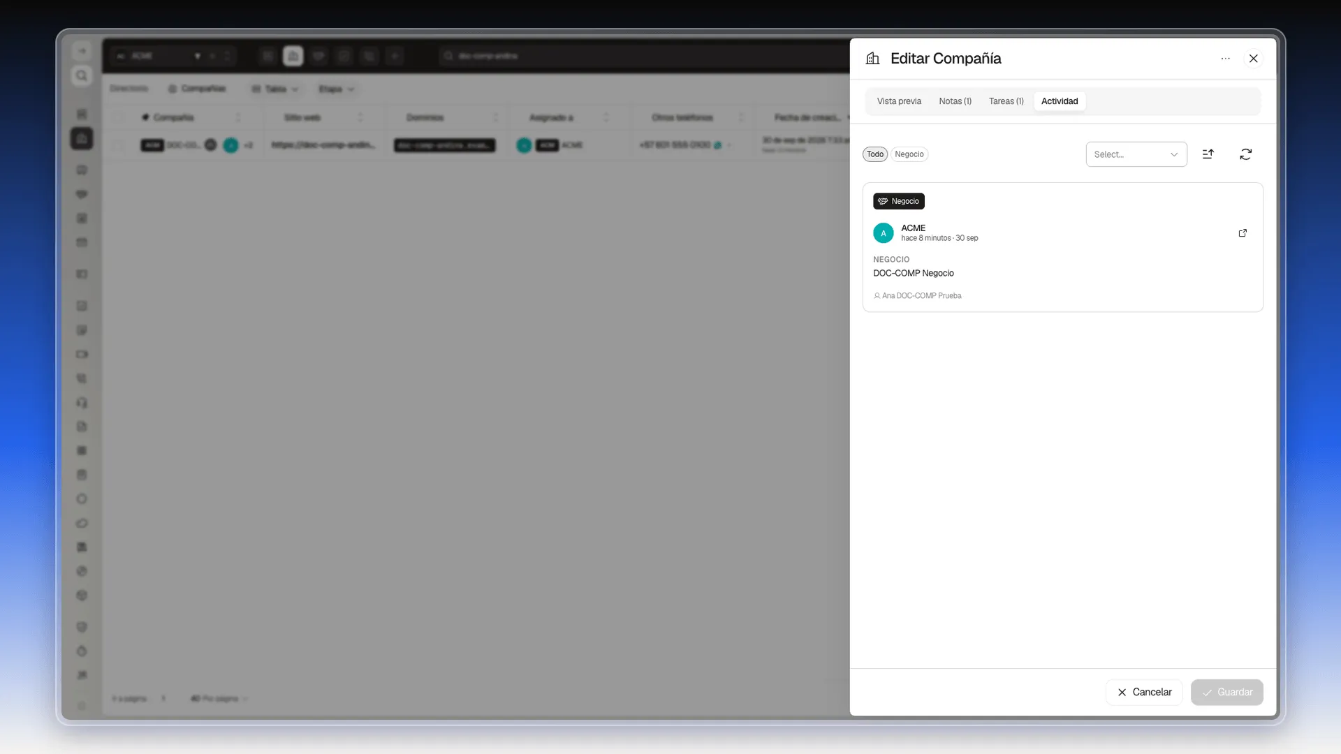 Pestaña Actividad de la ficha con el negocio de un contacto de la compañía y las etiquetas Todo y Negocio