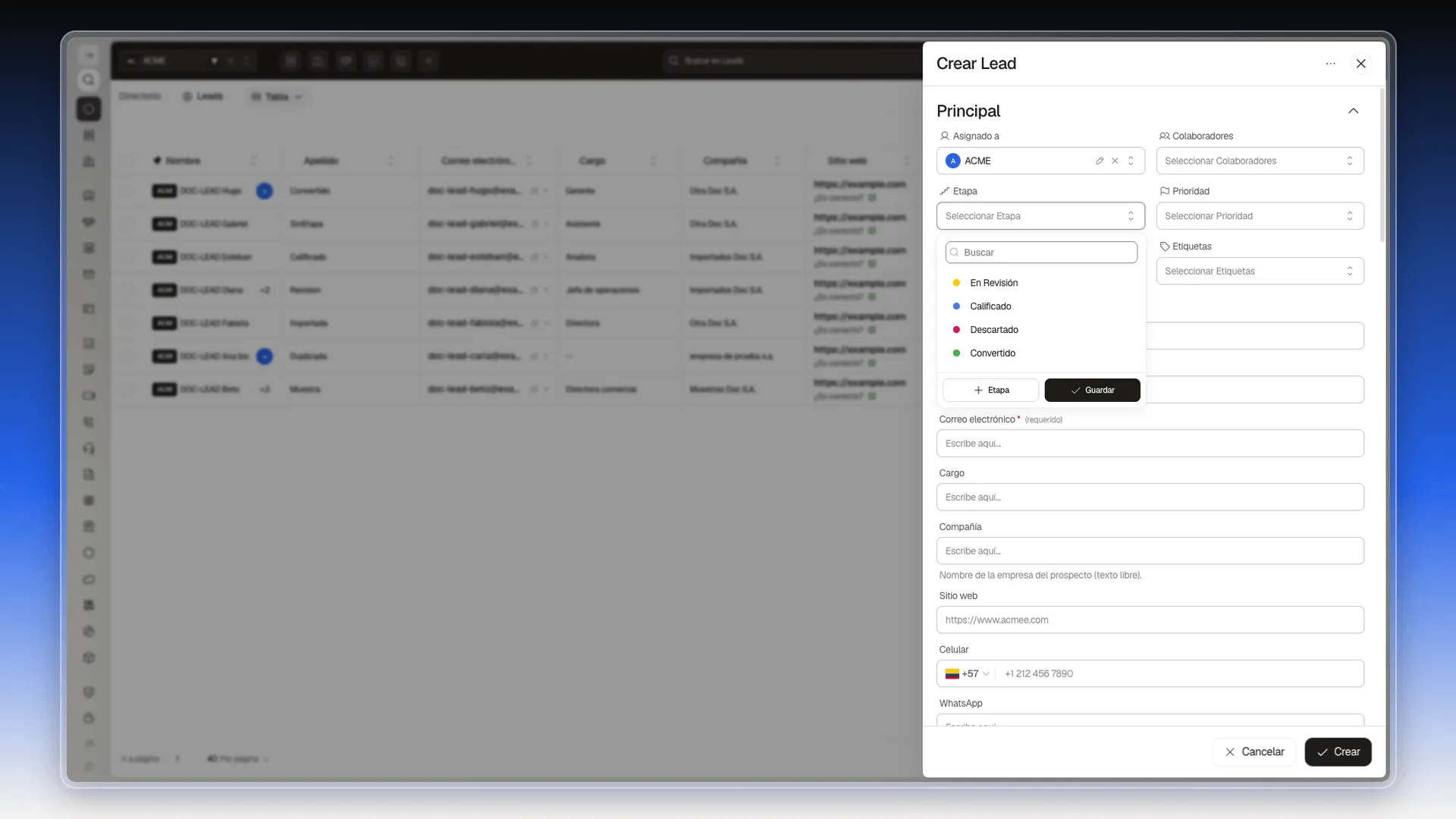 Selector Etapa abierto con las opciones En Revisión, Calificado, Descartado y Convertido