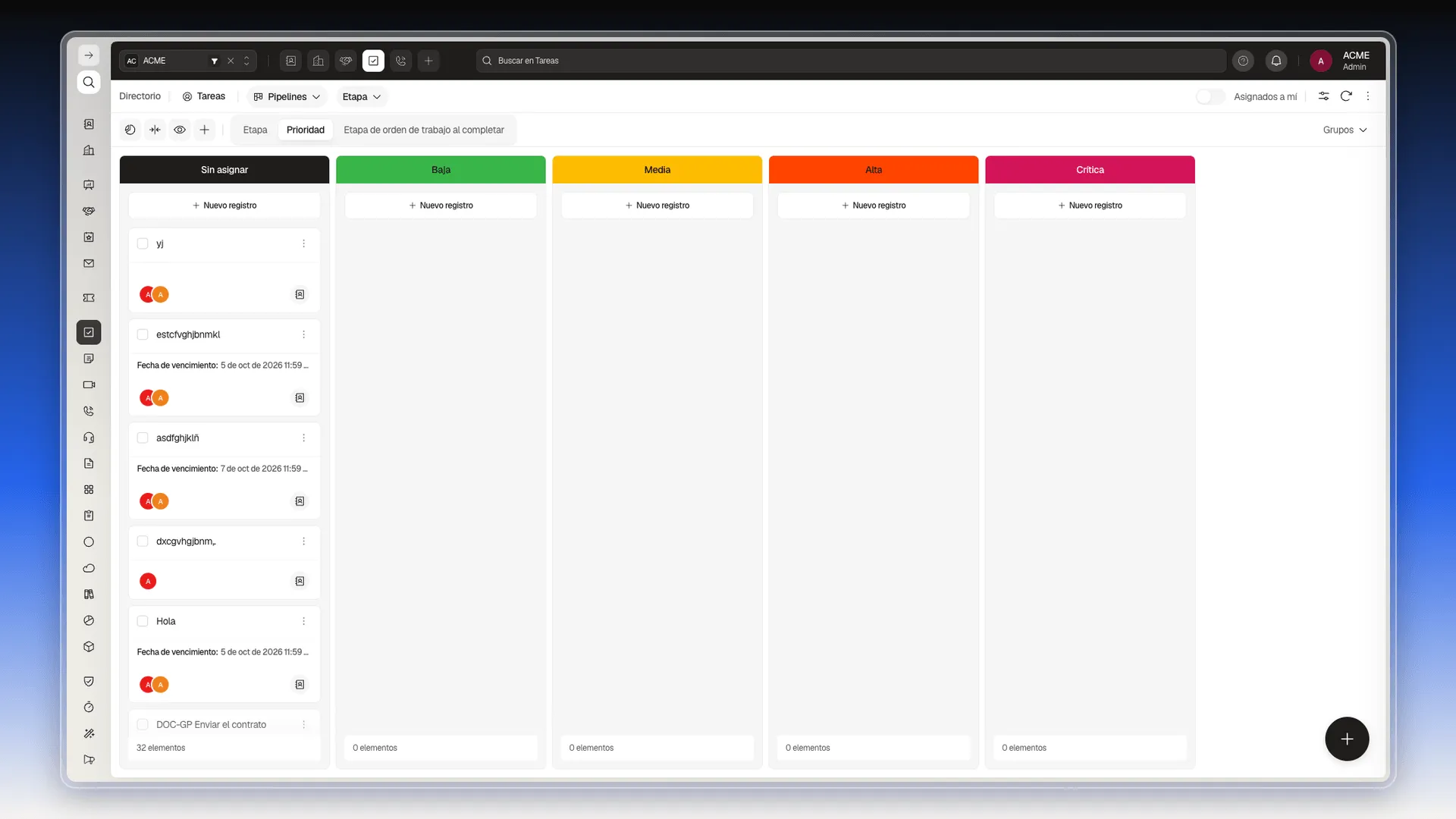 Tablero de Tareas agrupado por Prioridad, con las columnas Sin asignar, Baja, Media, Alta y Crítica