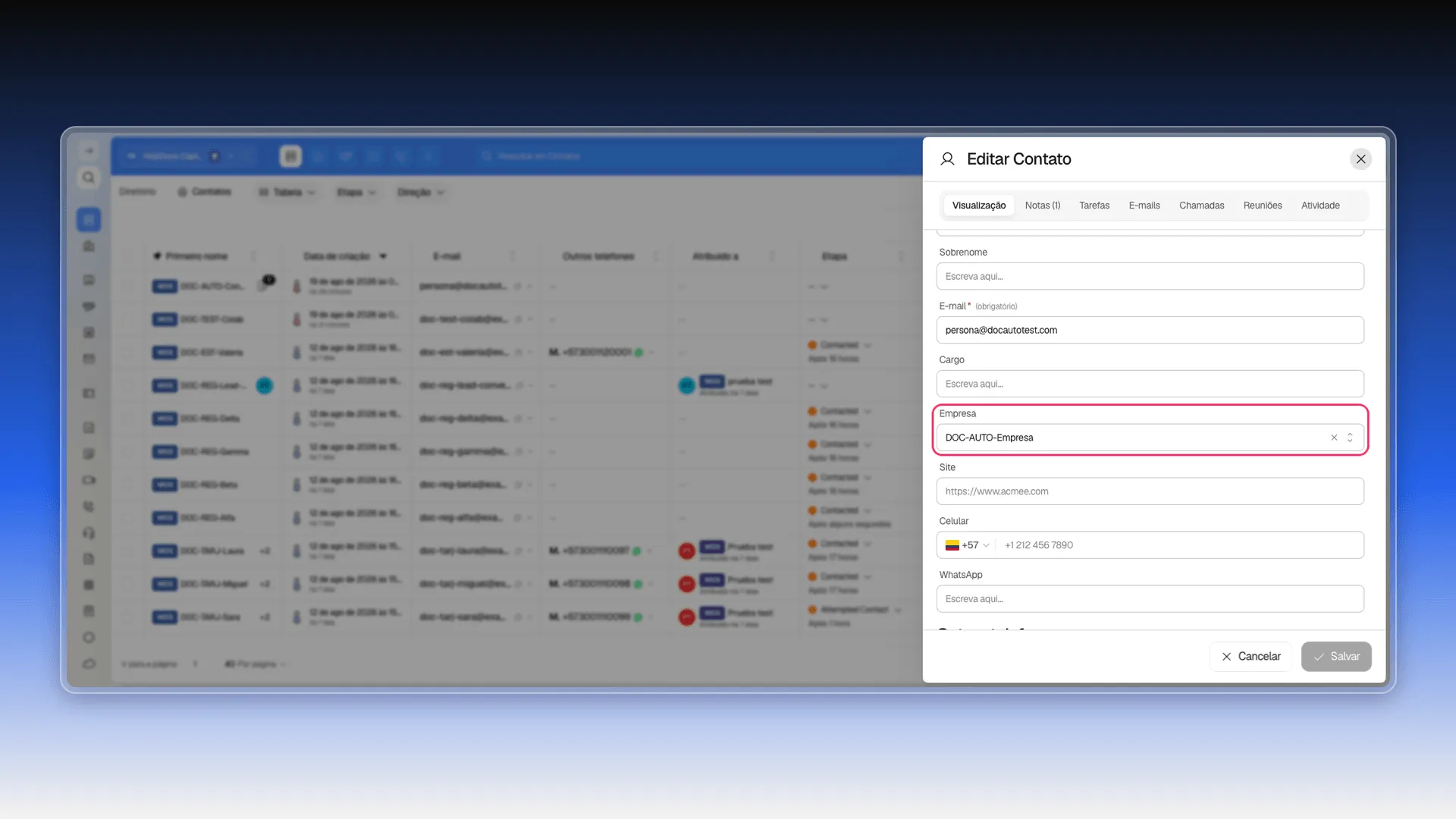 Campo Empresa de um contato recém-criado, já preenchido com a empresa cujo domínio coincide com o e-mail