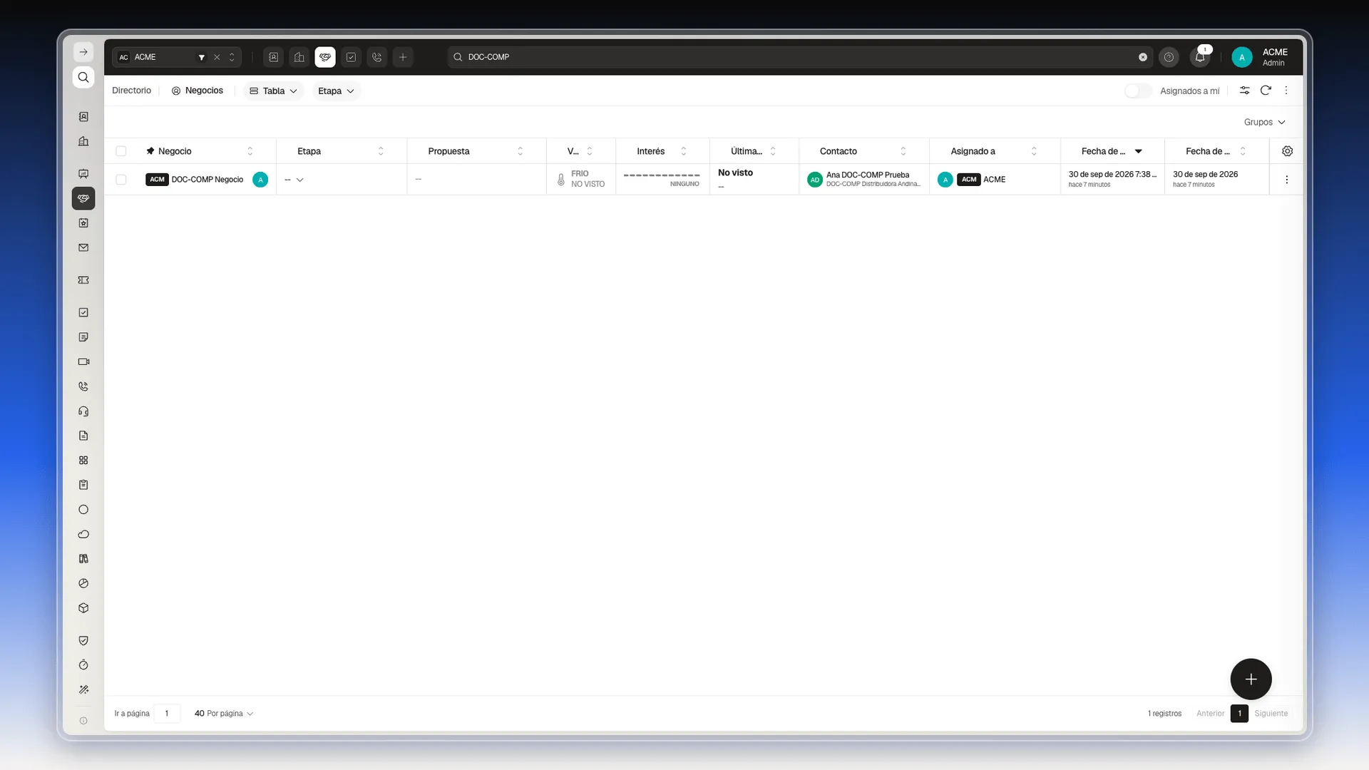 Lista de Negocios filtrada con un negocio cuya columna Contacto muestra el nombre del contacto y, debajo, su compañía
