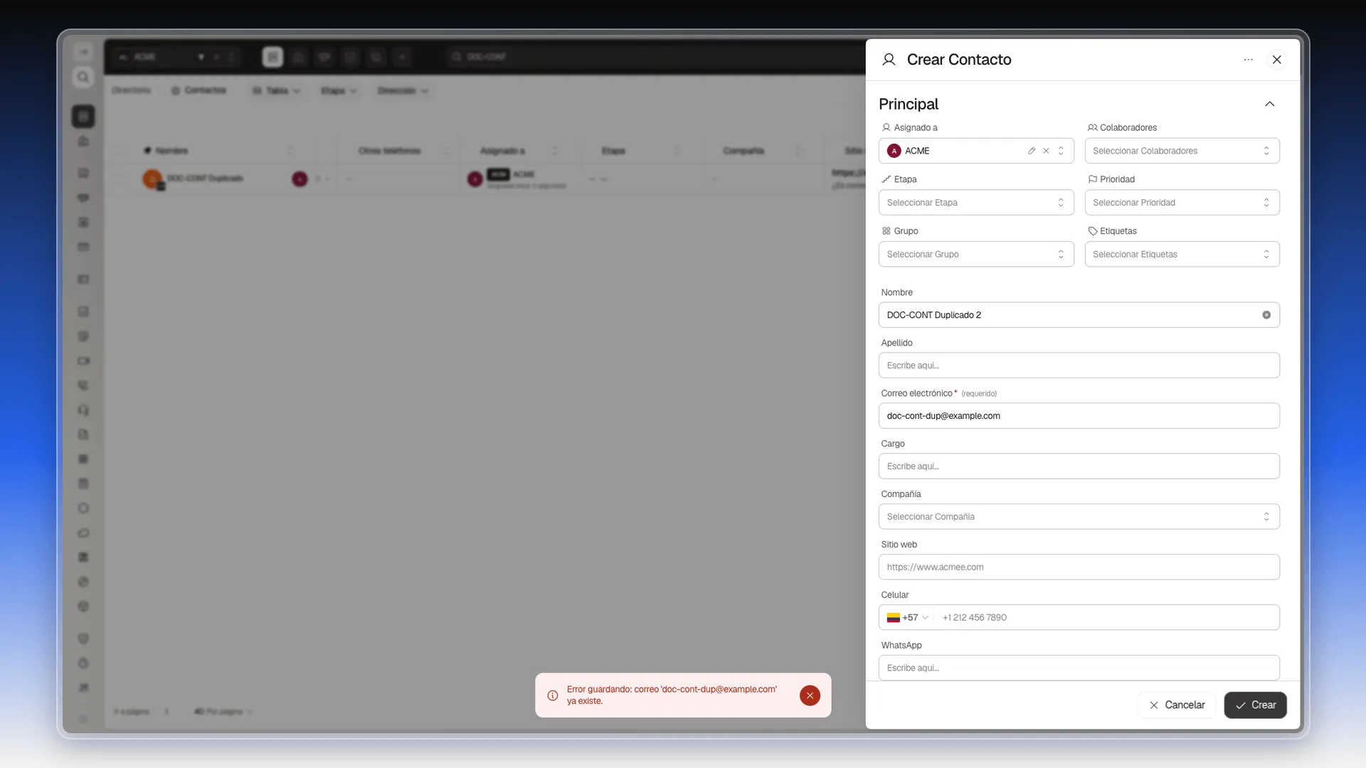 Panel Crear Contacto con el aviso rojo Error guardando: el correo ya existe